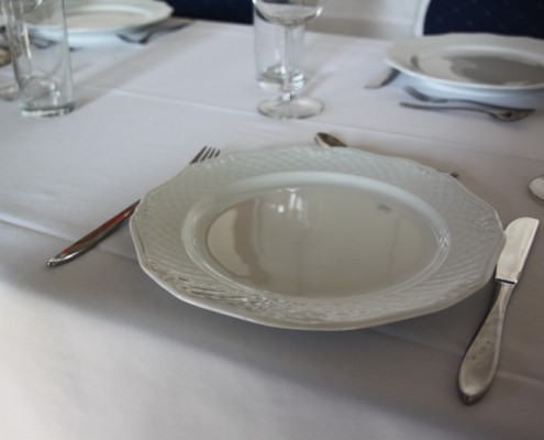 Teller, Gläser & Geschirr