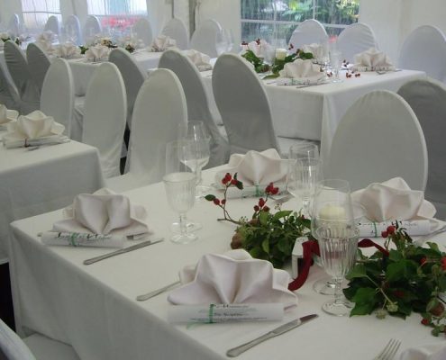 Mietmöbel Gedeck Stuhl mit Hussen