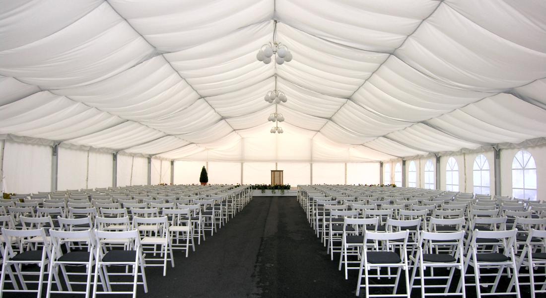 Zelt innen mit Zelthimmel